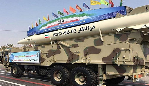 Irán exhibe misiles balísticos durante un desfile Irán desmiente negociaciones con Europa sobre misiles